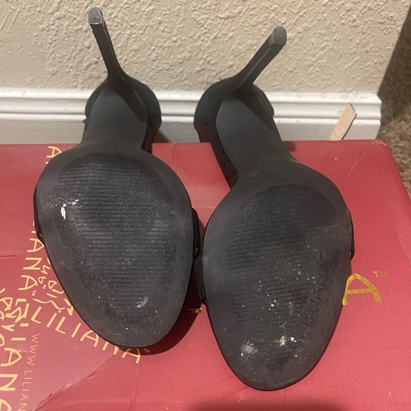Black heeled sandals. Good condition. Worn once. - Picture 4 of 8